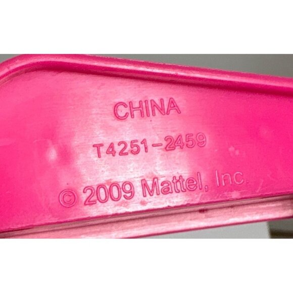 Dollhouse Miniature Pink Couch By Mattel Plastic 2009 Sofa 3" - Picture 5 of 7